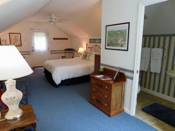 Family Farmhouse Inn image 20