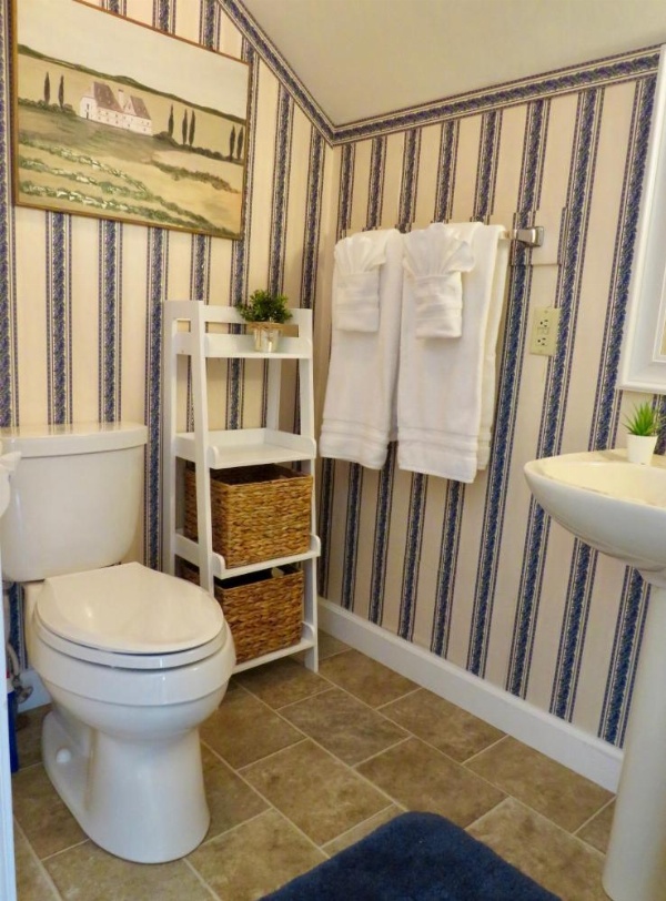 Family Farmhouse Inn image 22