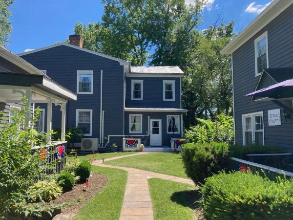 Family Farmhouse Inn image 24