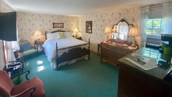 Family Farmhouse Inn image 27