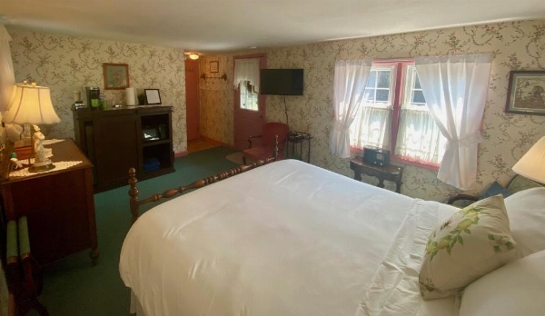 Family Farmhouse Inn image 28