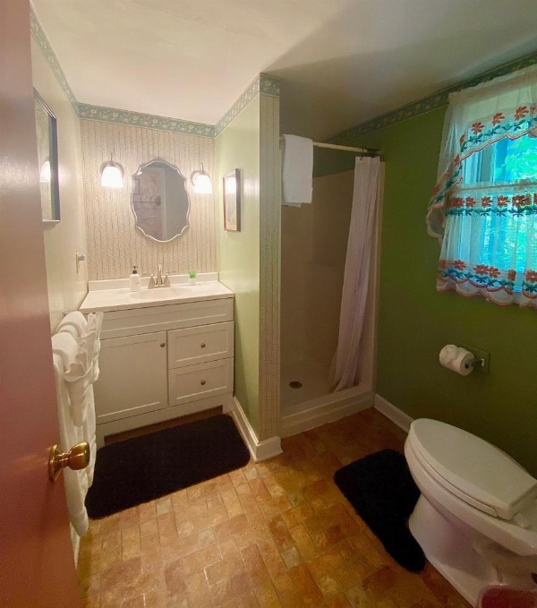 Family Farmhouse Inn image 29