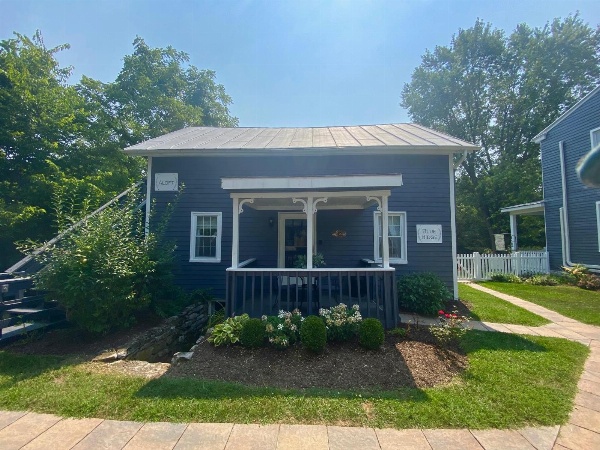 Family Farmhouse Inn image 4