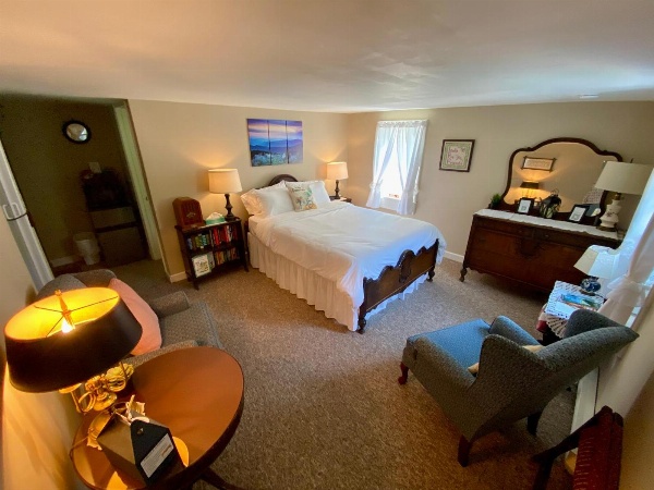 Family Farmhouse Inn image 6