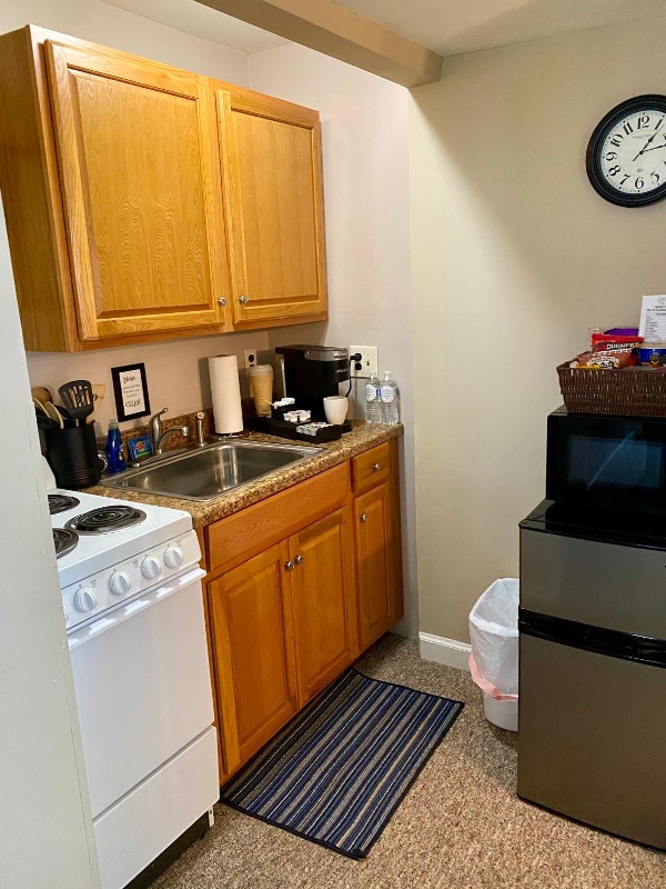 Family Farmhouse Inn image 7